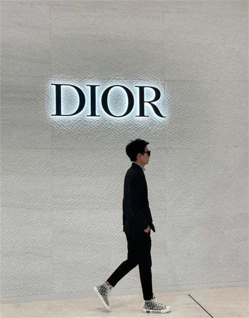 디올 B23 하이 디올 오블리크 캔버스 화이트 & 블랙 3SH118YJP_H069 photo review