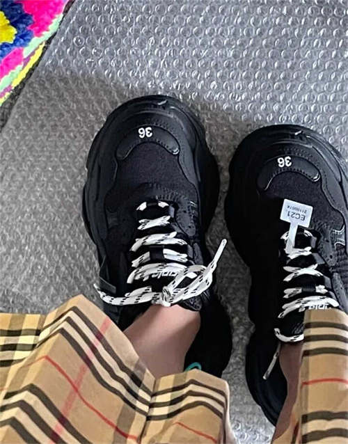 발렌시아가 트리플 S 스니커즈 더블 폼 앤 메쉬 블랙 524036W2CA11000 photo review