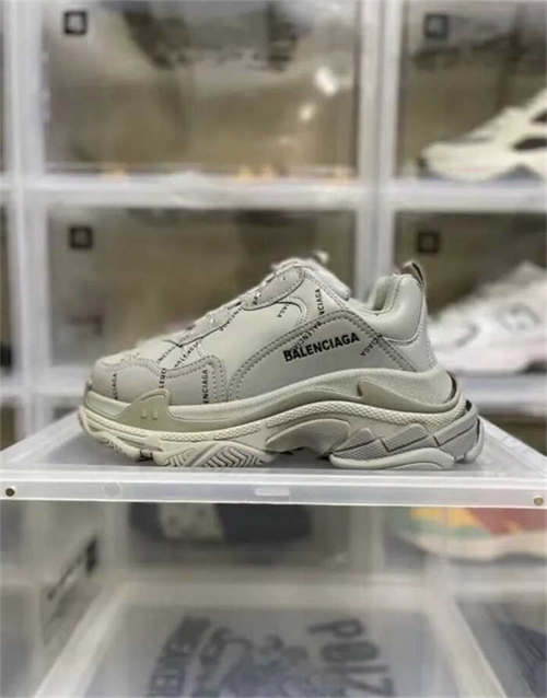 발렌시아가 트리플 S 스니커즈 올오버 로고 라일락 524039W2FA15510 photo review