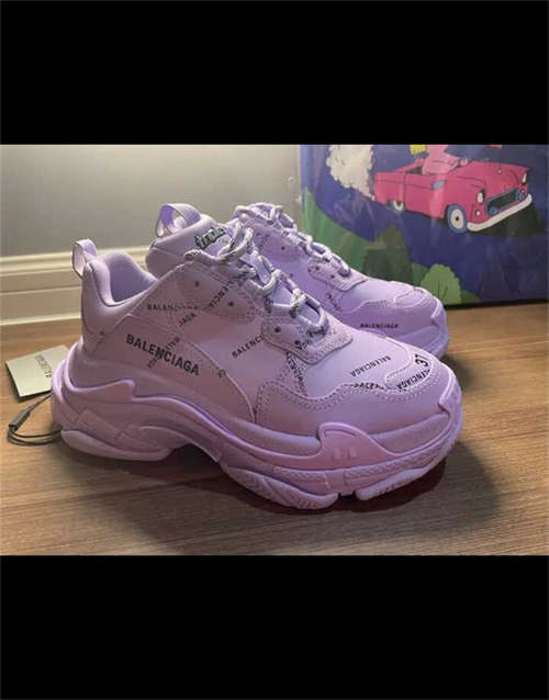 발렌시아가 트리플 S 스니커즈 올오버 로고 라일락 524039W2FA15510 photo review
