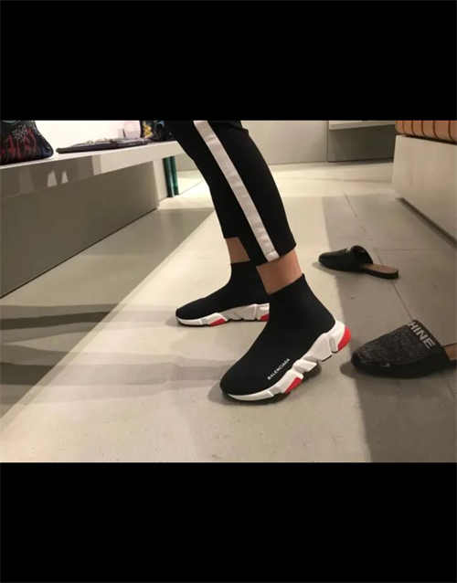 발렌시아가 스피드 트레이너 블랙 레드 2017 530351W05G01000 photo review