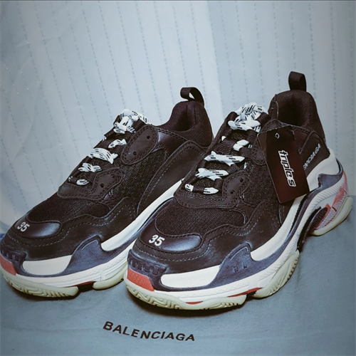 발렌시아가 트리플 S 트레이너 블랙 레드 2018 533882W09O11000 photo review