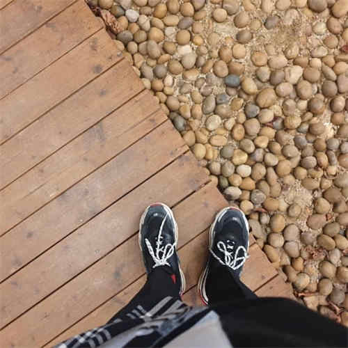 발렌시아가 트리플 S 트레이너 블랙 레드 2018 533882W09O11000 photo review