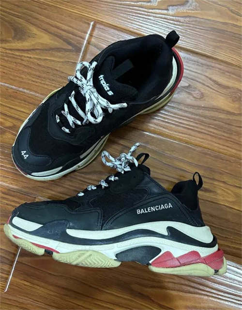 발렌시아가 트리플 S 트레이너 블랙 레드 2018 533882W09O11000 photo review