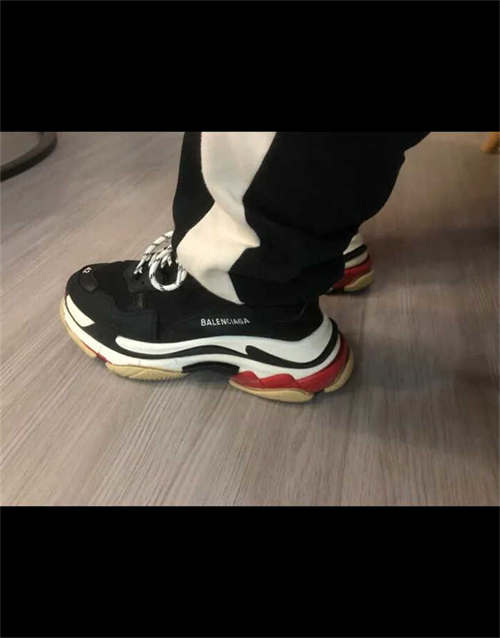 발렌시아가 트리플 S 트레이너 블랙 레드 2018 533882W09O11000 photo review