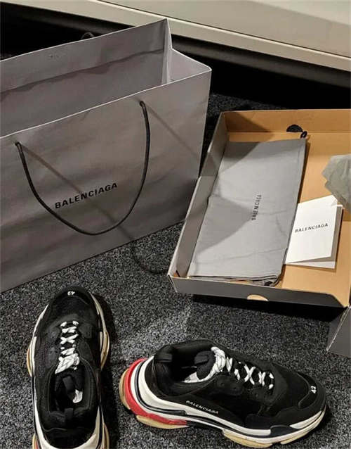 발렌시아가 트리플 S 트레이너 블랙 레드 2018 533882W09O11000 photo review