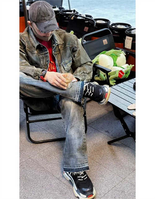 발렌시아가 트리플 S 트레이너 블랙 레드 2018 533882W09O11000 photo review