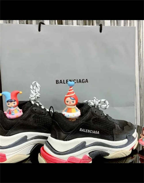 발렌시아가 트리플 S 트레이너 블랙 레드 2018 533882W09O11000 photo review