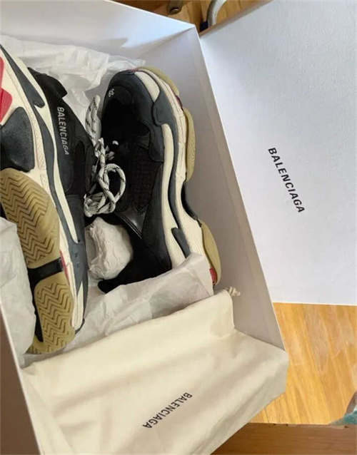 발렌시아가 트리플 S 트레이너 블랙 레드 2018 533882W09O11000 photo review