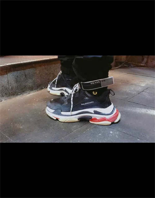 발렌시아가 트리플 S 트레이너 블랙 레드 2018 533882W09O11000 photo review