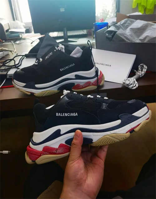 발렌시아가 트리플 S 스니커즈 블랙 533882W09OM1000 photo review