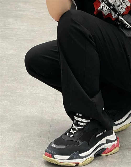 발렌시아가 트리플 S 스니커즈 블랙 533882W09OM1000 photo review