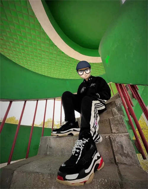 발렌시아가 트리플 S 스니커즈 블랙 533882W09OM1000 photo review