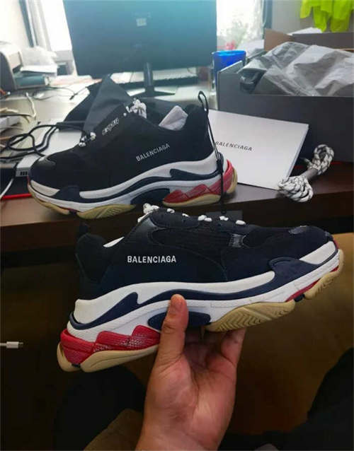 발렌시아가 트리플 S 스니커즈 블랙 533882W09OM1000 photo review