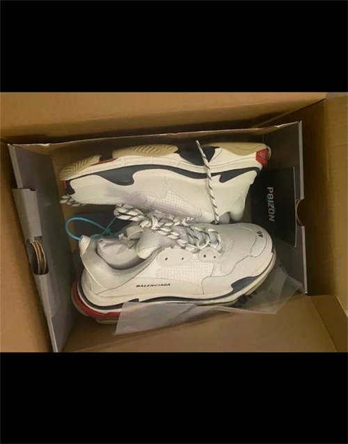 발렌시아가 트리플 S 스니커즈 화이트 블랙 레드 2021 533882W09OM9000 photo review