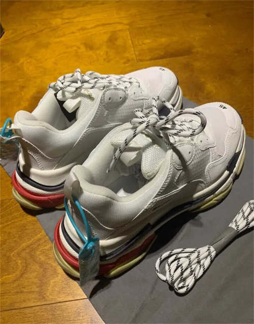 발렌시아가 트리플 S 스니커즈 화이트 블랙 레드 2021 533882W09OM9000 photo review