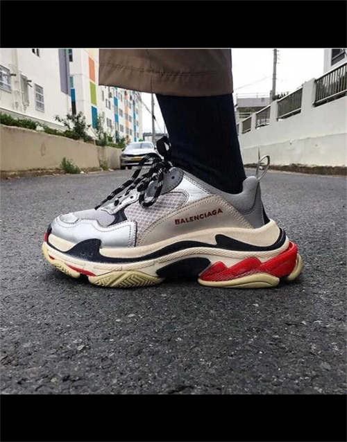 발렌시아가 트리플 S 스니커즈 화이트 블랙 레드 2021 533882W09OM9000 photo review