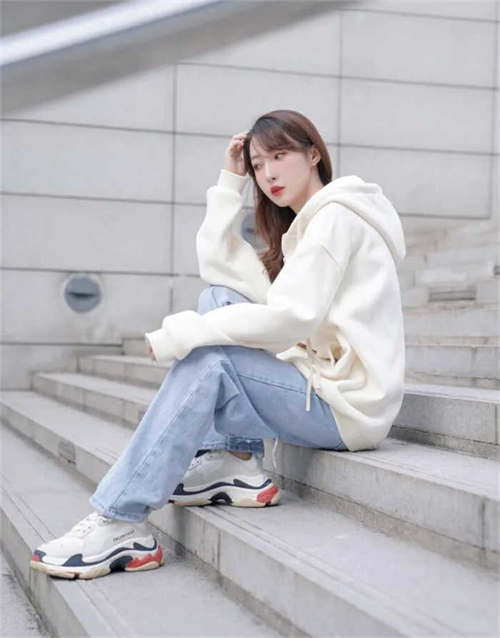 발렌시아가 트리플 S 스니커즈 화이트 블랙 레드 2021 533882W09OM9000 photo review