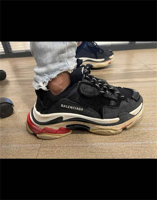 발렌시아가 트리플 S 스니커즈 블랙 레드 2022 533882W3CS11061 photo review