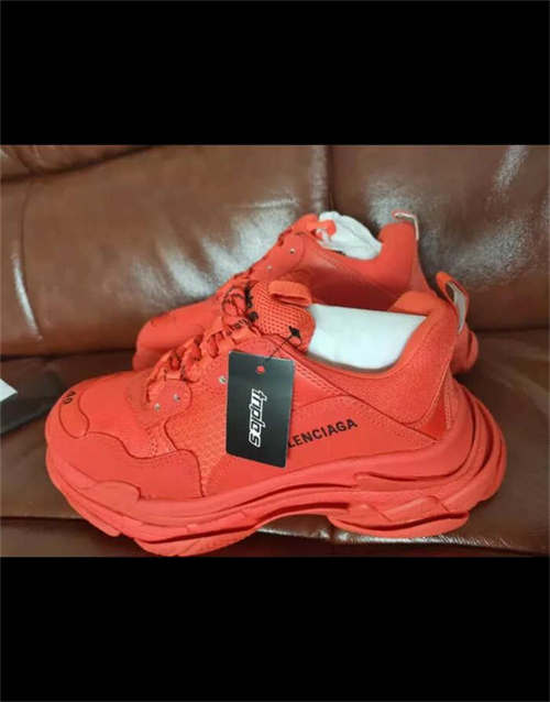 발렌시아가 트리플 S 스니커즈 블랙 레드 2022 533882W3CS11061 photo review