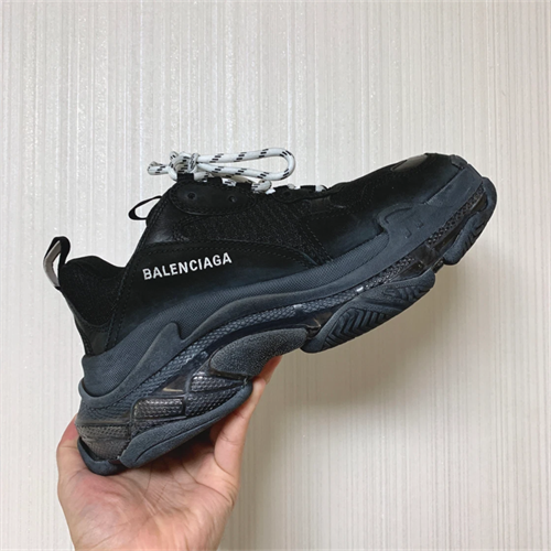 발렌시아가 트리플 S 트레이너 트리플 블랙 534162W09O11000 photo review