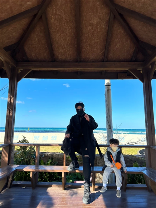 발렌시아가 트리플 S 트레이너 트리플 블랙 534162W09O11000 photo review