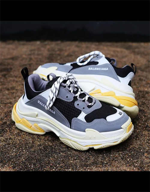 발렌시아가 트리플 S 화이트 블랙 크림슨 536737W09OM1073 photo review
