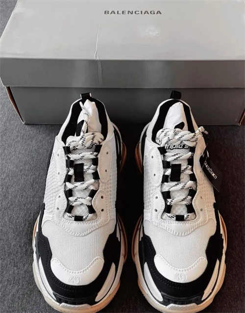 발렌시아가 트리플 S 화이트 블랙 크림슨 536737W09OM1073 photo review