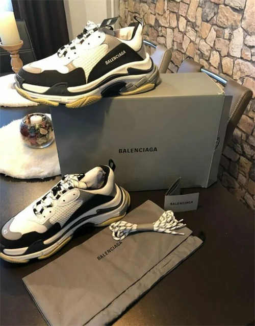 발렌시아가 트리플 S 화이트 블랙 크림슨 536737W09OM1073 photo review