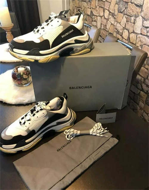 발렌시아가 트리플 S 화이트 블랙 크림슨 536737W09OM1073 photo review