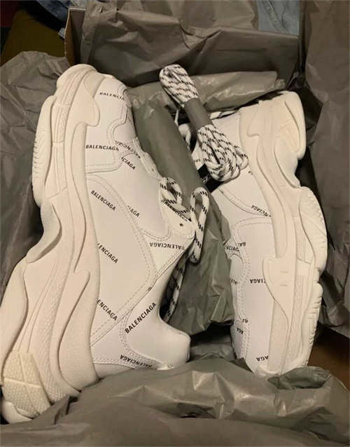 발렌시아가 올오버 로고 트리플 S 스니커즈 화이트 블랙 536737W2FA19010 photo review