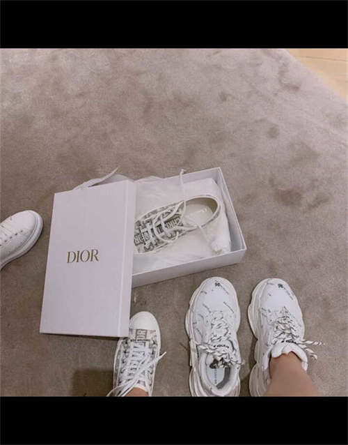 발렌시아가 올오버 로고 트리플 S 스니커즈 화이트 블랙 536737W2FA19010 photo review