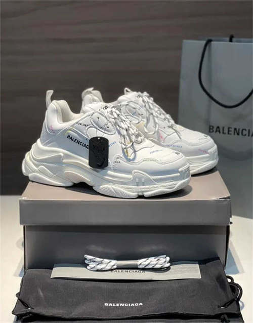 발렌시아가 올오버 로고 트리플 S 스니커즈 화이트 블랙 536737W2FA19010 photo review