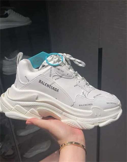 발렌시아가 올오버 로고 트리플 S 스니커즈 화이트 블랙 536737W2FA19010 photo review