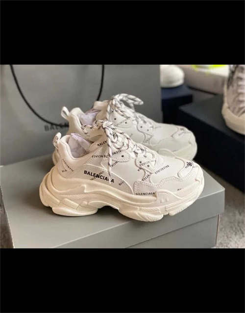 발렌시아가 올오버 로고 트리플 S 스니커즈 화이트 블랙 536737W2FA19010 photo review