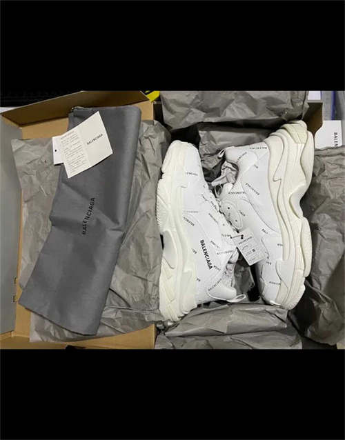 발렌시아가 올오버 로고 트리플 S 스니커즈 화이트 블랙 536737W2FA19010 photo review