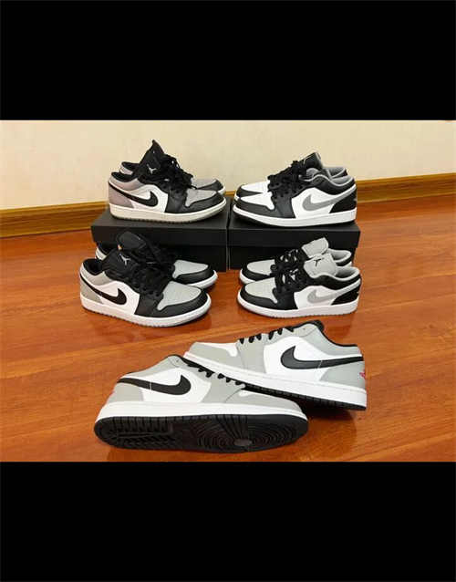 조던 1 로우 라이트 스모크 그레이 553558-030 photo review