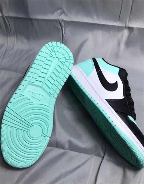 조던 1 로우 크림슨 틴트 553558-034 photo review