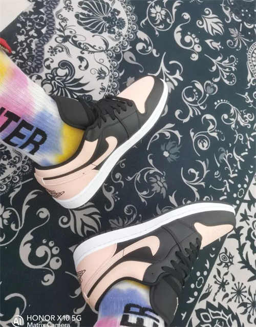 조던 1 로우 크림슨 틴트 553558-034 photo review