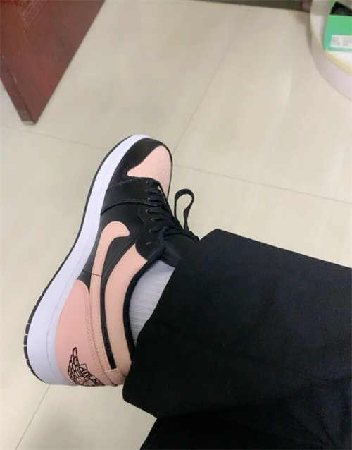 조던 1 로우 크림슨 틴트 553558-034 photo review