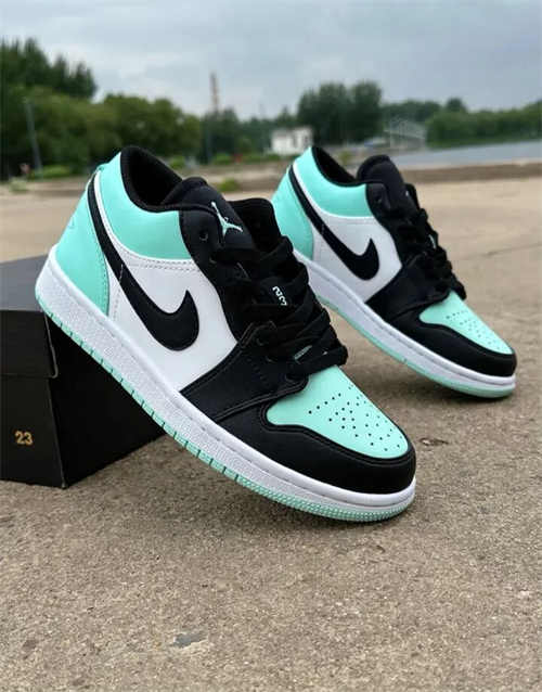 조던 1 로우 크림슨 틴트 553558-034 photo review