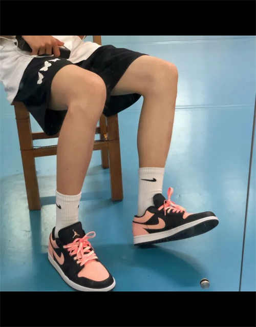 조던 1 로우 크림슨 틴트 553558-034 photo review