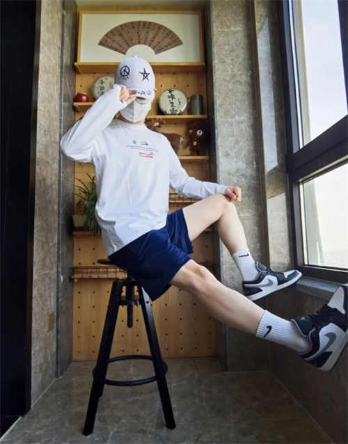 조던 1 로우 블랙 파티클 그레이 553558-040 photo review