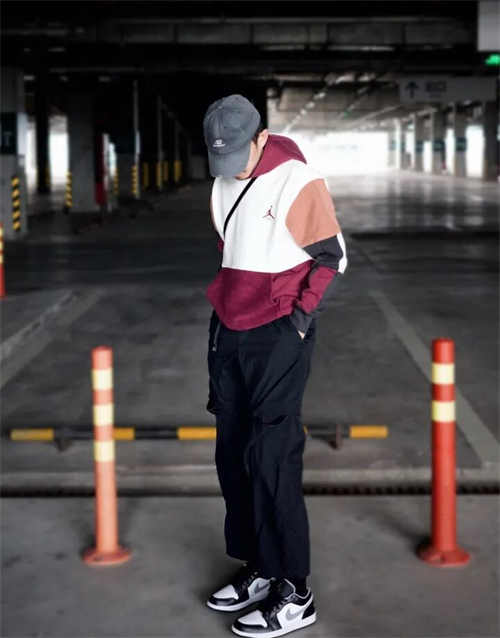 조던 1 로우 블랙 파티클 그레이 553558-040 photo review