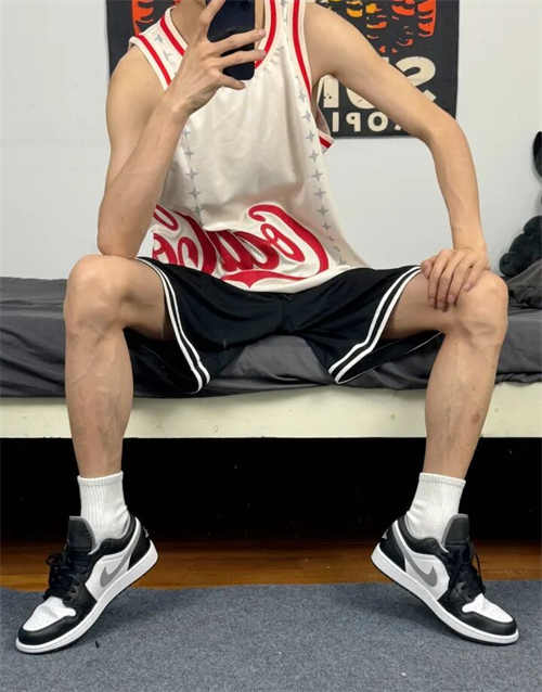 조던 1 로우 블랙 파티클 그레이 553558-040 photo review