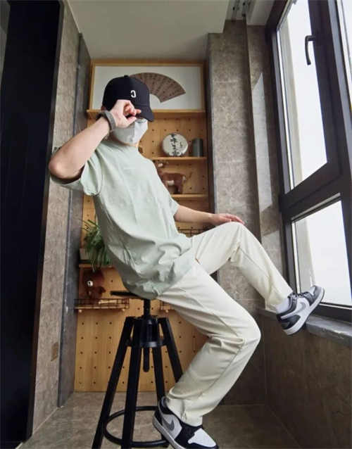 조던 1 로우 블랙 파티클 그레이 553558-040 photo review