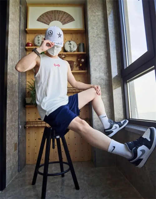 조던 1 로우 블랙 파티클 그레이 553558-040 photo review