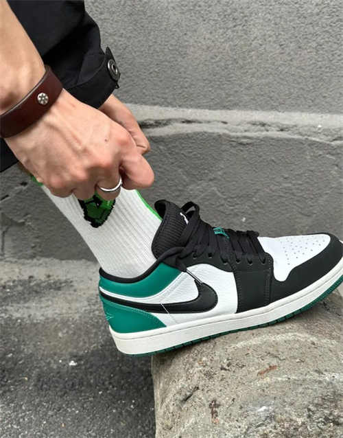 조던 1 로우 스텔스 앤 화이트 553558-053 photo review