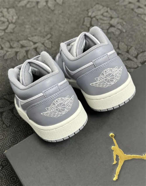 조던 1 로우 스텔스 앤 화이트 553558-053 photo review