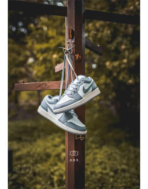 조던 1 로우 스텔스 앤 화이트 553558-053 photo review